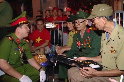 Những hành động đẹp của Công an Hà Nội trong sự kiện A80