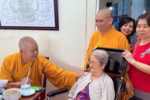 Lòng hiếu thảo và sự hy sinh thầm lặng