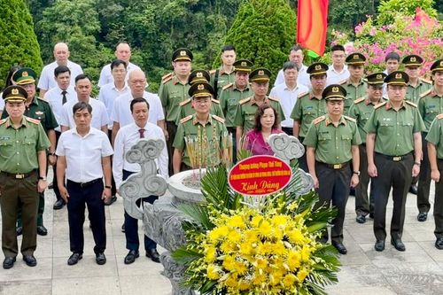 Thượng tướng Phạm Thế Tùng, Thứ trưởng Bộ Công an dâng hương Đền thờ Chủ tịch Hồ Chí Minh, Khu di tích Quốc gia đặc biệt Pác Bó