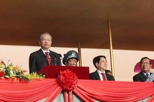 Vinh quang mãi mãi thuộc về Nhân dân!
