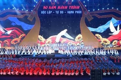 Không gian nghệ thuật tráng lệ kỷ niệm 80 năm Quốc khánh 2-9
