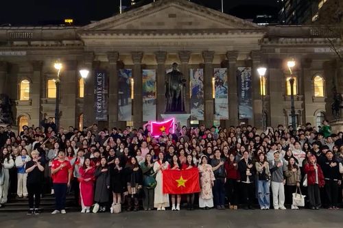 Clip du học sinh, kiều bào ở Australia cùng hát Quốc ca mừng 2/9 gây sốt mạng