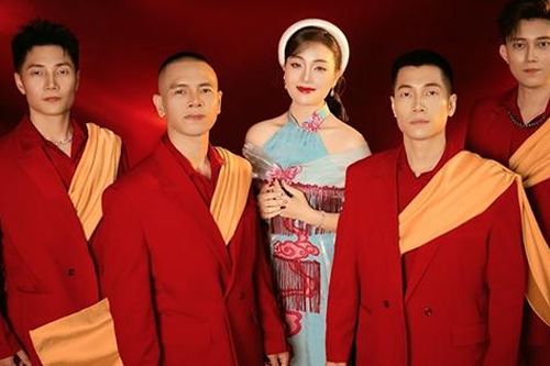 Sao mai Huyền Trang cùng nhóm Oplus thể hiện MV 'Tôi yêu Việt Nam'