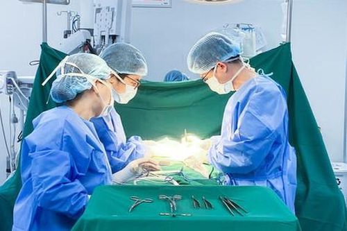 Nỗi khổ của người phụ nữ có bộ ngực to quá khổ: Nhức mỏi, ngại giao tiếp