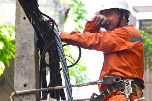 Nhận hóa đơn tiền điện tháng 8, nhiều khách hàng thắc mắc
