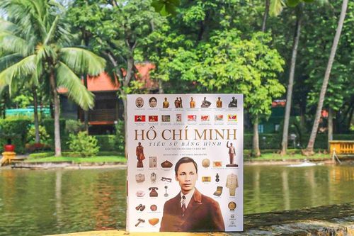 Ra mắt cuốn sách 'Hồ Chí Minh - Tiểu sử bằng hình'