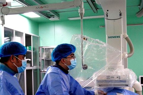 Can thiệp kịp thời phình mạch não cho cụ bà 90 tuổi