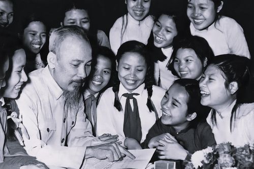 Thư Bác Hồ gửi học sinh trong ngày khai trường đầu tiên sau độc lập