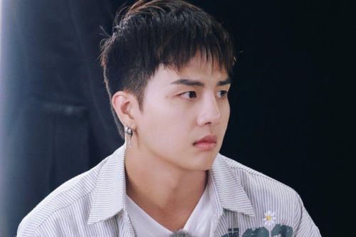 Duy Khánh phản hồi tin bị chèn ép
