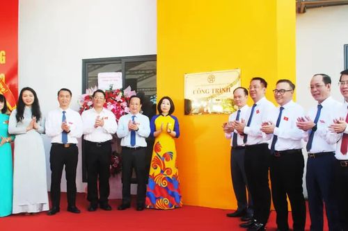 Gắn biển kỷ niệm 80 năm Quốc khánh 2/9 công trình trường THPT Lý Thường Kiệt