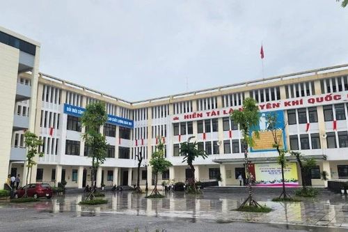 Chú trọng xây dựng trường chuẩn quốc gia