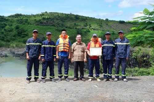Khen thưởng đột xuất các tập thể tham gia tìm kiếm ba nạn nhân bị đuối nước tại hồ Cá Sấu