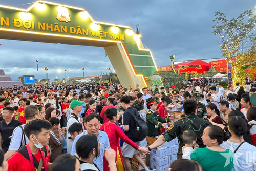 Khu trưng bày của Bộ Quốc phòng thu hút trên 1,2 triệu lượt khách tham quan