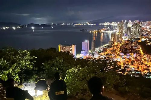 Khánh Hòa: Giải cứu hai du khách Nga đi lạc trên núi Cô Tiên