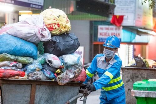 Hà Nội tăng 7 lần phí thu gom rác thải: Cần phải tính đúng tính đủ