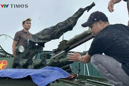 Những người tạo nên góc máy 'đi dưới gầm xe' tại Lễ diễu binh, diễu hành