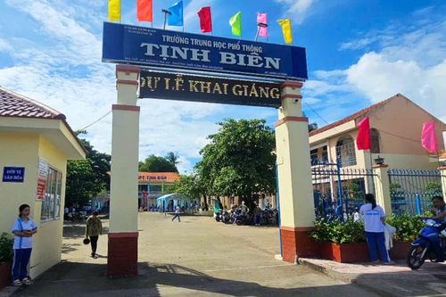 An Giang trang hoàng rực rỡ, sẵn sàng đón lễ Khai giảng năm học mới