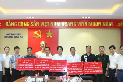 Sở GD&ĐT Hà Tĩnh tiếp nhận 100 triệu đồng hỗ trợ trường thiệt hại nặng do bão