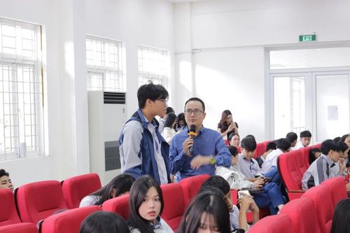 Người gieo hạt thầm lặng trên 'cánh đồng' hướng nghiệp