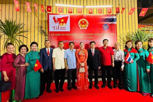 Kiều bào tại Thái Lan tổ chức kỷ niệm 80 năm Quốc khánh trên phố Việt Nam