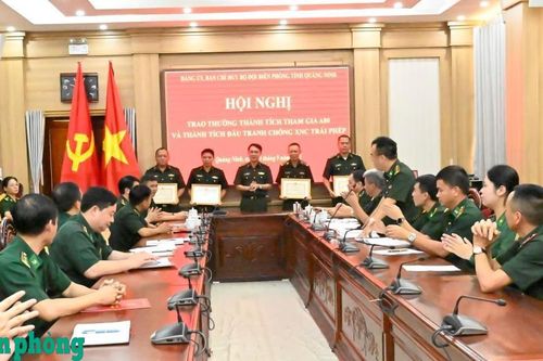 BĐBP tỉnh Quảng Ninh trao thưởng thành tích trong đấu tranh, triệt phá đường dây đưa người xuất, nhập cảnh trái phép
