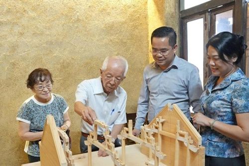 Chuyên gia Nhật Bản tặng TP Hà Nội mô hình phục dựng chùa Ón