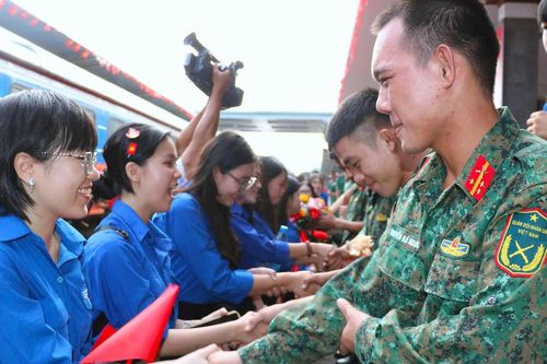Cán bộ, chiến sĩ QK5 trở về sau hành trình vinh quang