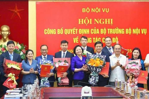 Bộ trưởng Bộ Nội vụ điều động, bổ nhiệm 9 cán bộ