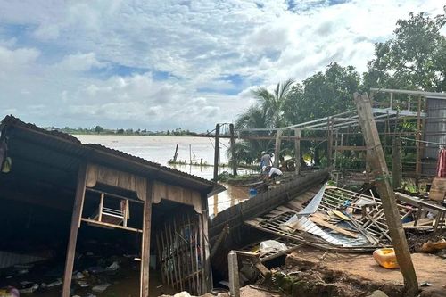 Sạt lở trong đêm 'nuốt' 2 căn nhà ở An Giang