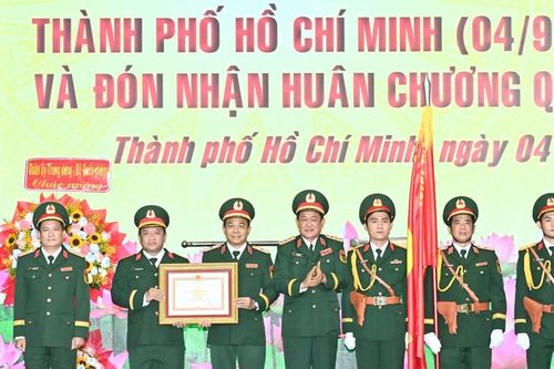 Bộ Tư lệnh TPHCM đón nhận Huân chương Quân công hạng Ba
