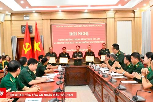 Khen thưởng lực lượng phá đường dây đưa người xuất nhập cảnh trái phép