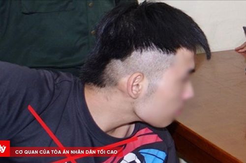 Đâm bạn trọng thương rồi dùng dao cố thủ trong nhà