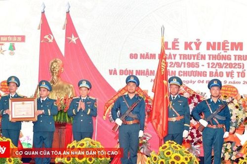 Trung đoàn Tên lửa 285 đón nhận Huân chương Bảo vệ Tổ quốc hạng Ba