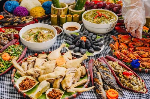 Mâm cỗ Tết tháng 7 âm ở Tây Bắc đầy đặc sản lạ, khách mê nhất một món