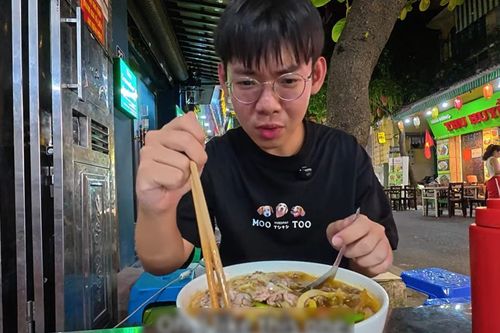 Khách nước ngoài thử 10 món phở trong 4 ngày ở Hà Nội, tiết lộ món thích nhất