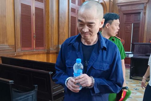 Dùng điện thoại quay lại cảnh trộm tiền trên máy bay, hành khách khiến tên trộm lộ diện