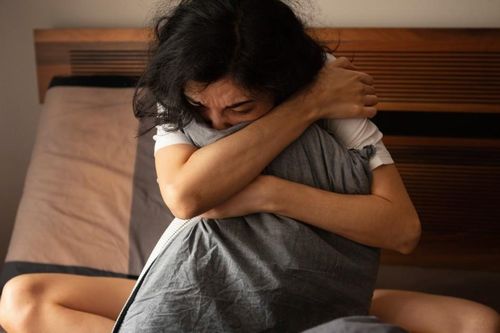 Tin nhắn giữa chồng và bạn thân hé lộ bí mật khiến vợ 5 năm không thể có con