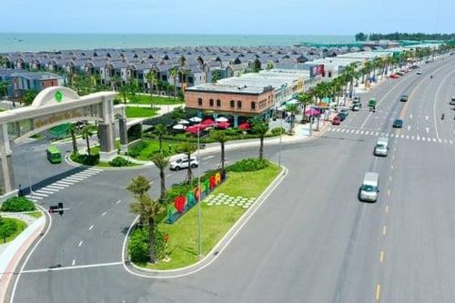 Từ cát trắng hoang sơ đến những đô thị biển sôi động