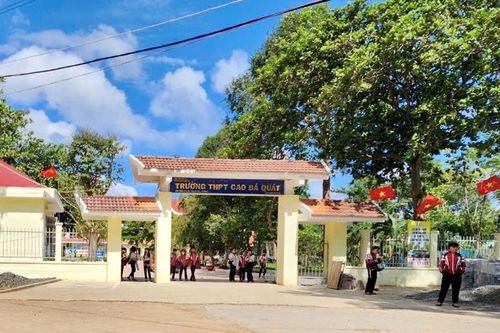 Kỷ luật cảnh cáo nữ Hiệu trưởng ở Đắk Lắk