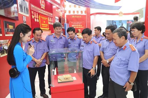 Đoàn VKSND TP Huế tham quan Triển lãm '80 năm hành trình Độc lập - Tự do - Hạnh phúc'