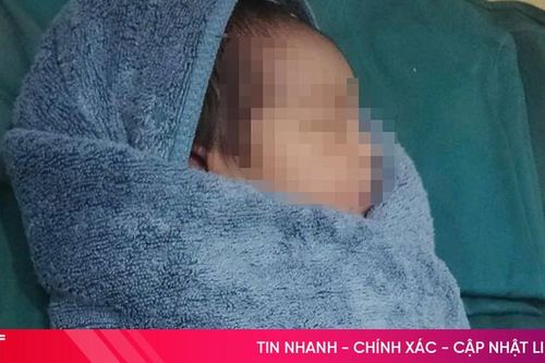 Bé gái sơ sinh bị bỏ rơi trước trung tâm y tế