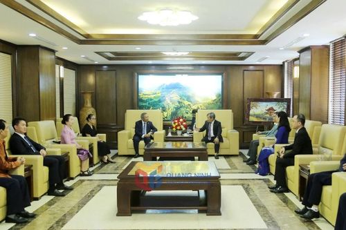 Tỉnh Quảng Ninh hỗ trợ đào tạo bậc đại học cho lưu học sinh Lào
