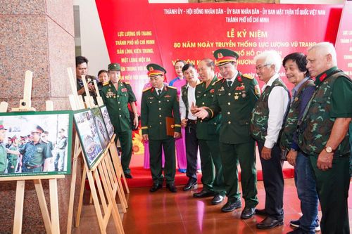 TP Hồ Chí Minh: Triển lãm ảnh 80 năm lực lượng vũ trang Thành phố