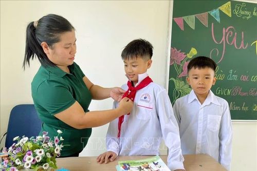 Năm học mới 2025-2026: Thầy trò đảo Trần 'gieo' chữ giữa trùng khơi