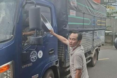 Dùng dao và ô tô gây rối, nhóm đối tượng bị bắt