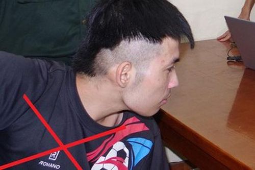 Bắt đối tượng đâm bạn trọng thương rồi dùng dao cố thủ