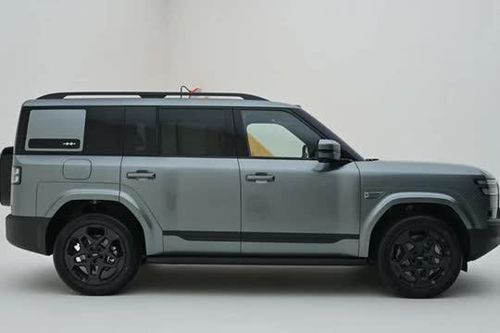 SUV địa hình dài gần 5 mét, động cơ PHEV, giá hơn 920 triệu đồng