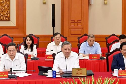 Bộ Chính trị cho ý kiến về công tác chuẩn bị Đại hội Đảng bộ Mặt trận Tổ quốc, các đoàn thể Trung ương