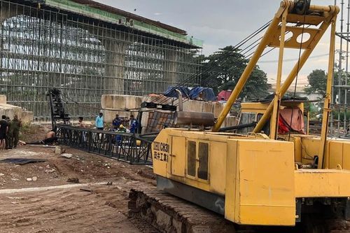 Sự cố sập cần cẩu trên công trường Vành đai 3 TP.HCM khiến một công nhân tử vong