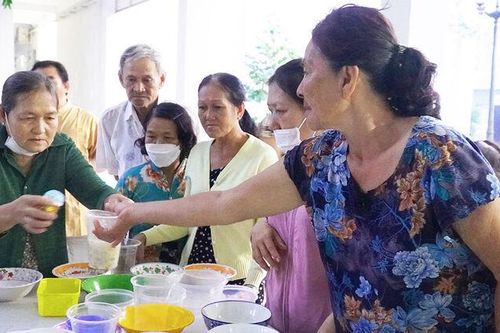 Nghĩa tình trong từng bữa ăn